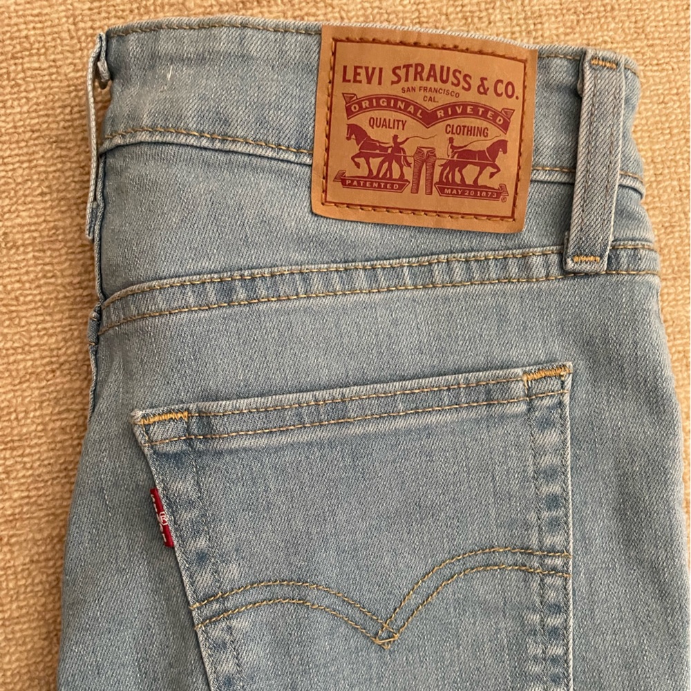 NWOT Levi’s 725 Highrise Bootcut Jeans